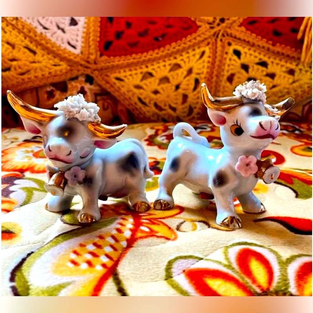 1960s Made in Japan Cow Couple Salt n' Pepper Shaker Set